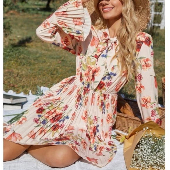 Boho Floral Print Pleated Flounce Sleeve Tie Neck Dress - Picture 3 of 7